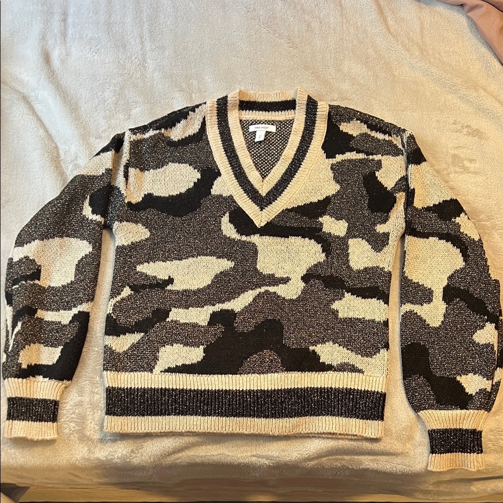 Nine West Women’s V-Neck Camouflage Sweater - Black and Cream